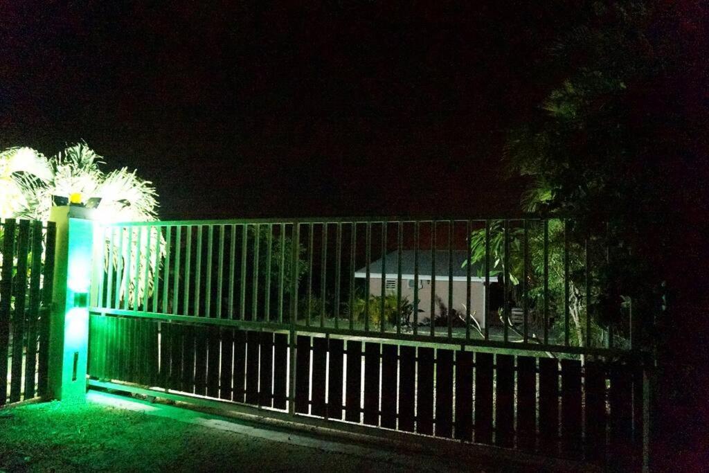 Ti Coin Relax Bungalow Vue Mer Piscine Privee サン・フランソワ エクステリア 写真